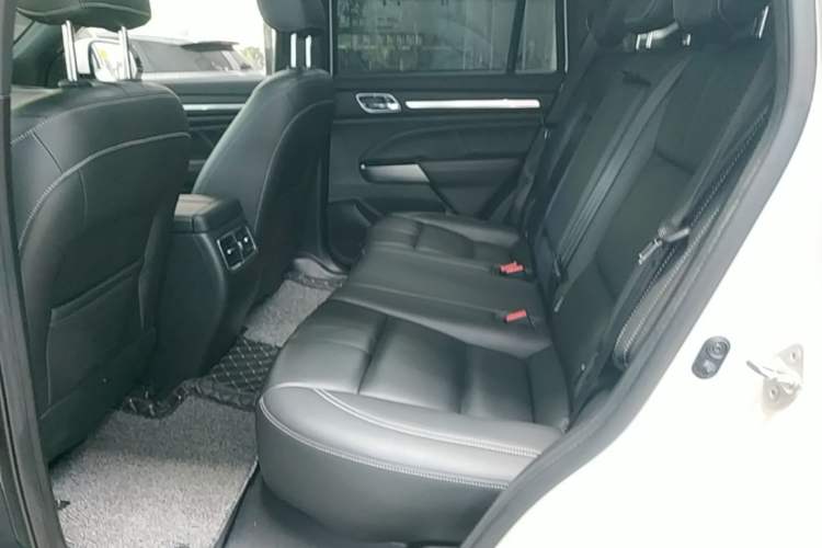 Used GAC Trumpchi GS8 2020 GS8S 390T Two-Wheel Drive Luxury Smart Connectivity Version Left Rear Seat