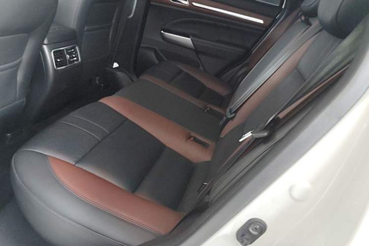 Used GAC Trumpchi GS8 2020 GS8S 390T Two-Wheel Drive Luxury Smart Connectivity Version Left Rear Seat