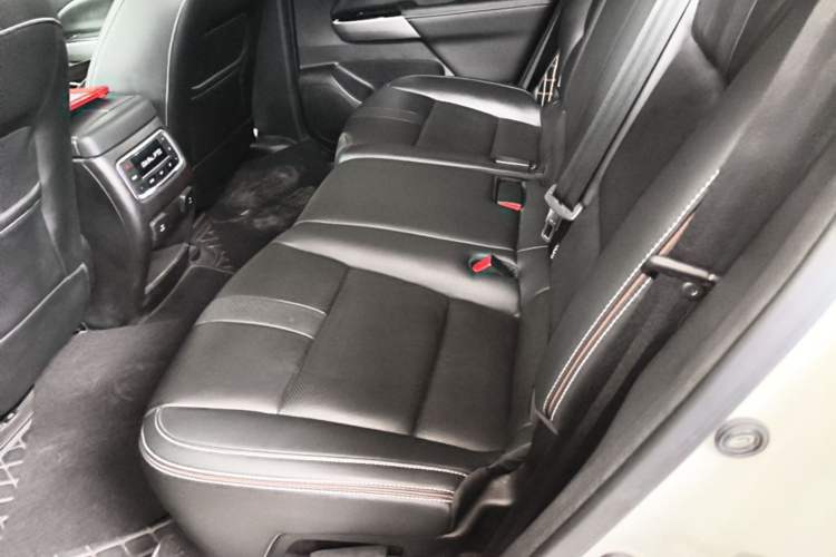 Used GAC Trumpchi GS8 2020 390T Two-Wheel Drive Luxury Smart Connectivity Version (7 Seats) Left Rear Seat