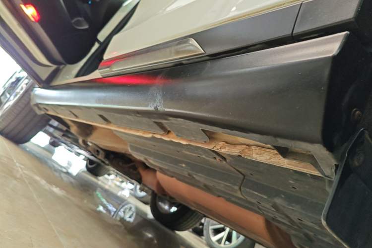 Used GAC Trumpchi GS8 2020 GS8S 390T Two-Wheel Drive Luxury Smart Connectivity Version Left Side Sill