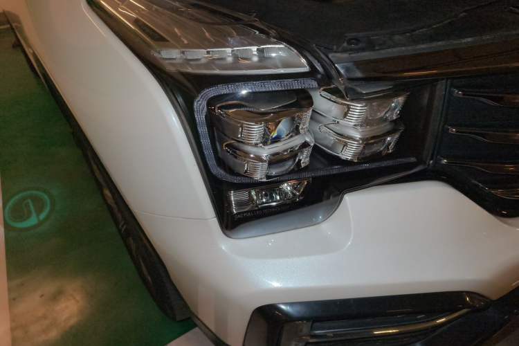 Used GAC Trumpchi GS8 2020 390T Two-Wheel Drive Luxury Smart Connectivity Commemorative Edition (7 Seats) Right Front Headlight