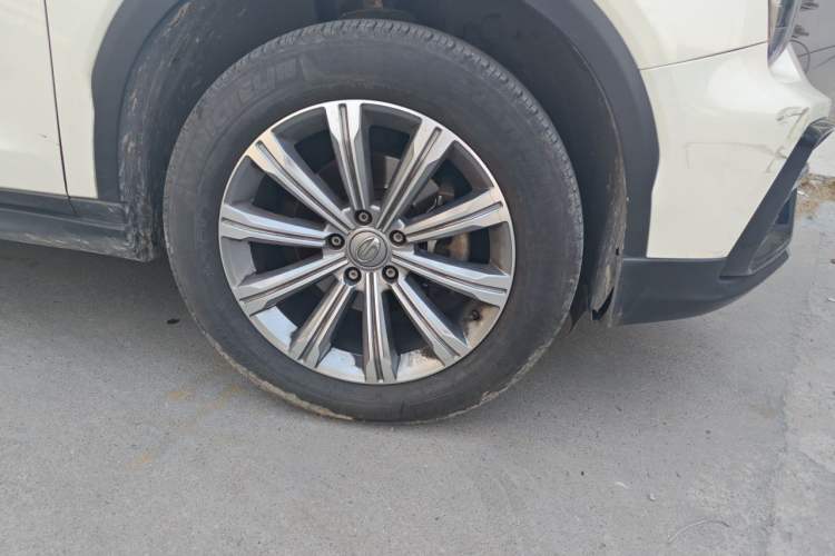 Used GAC Trumpchi GS8 2020 390T Two-Wheel Drive Luxury Smart Connectivity Version (7 Seats) Right Front Wheel Hub
