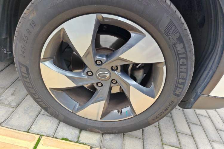 Used GAC Trumpchi GS8 2020 GS8S 390T Two-Wheel Drive Luxury Smart Connectivity Version Right Front Wheel Hub