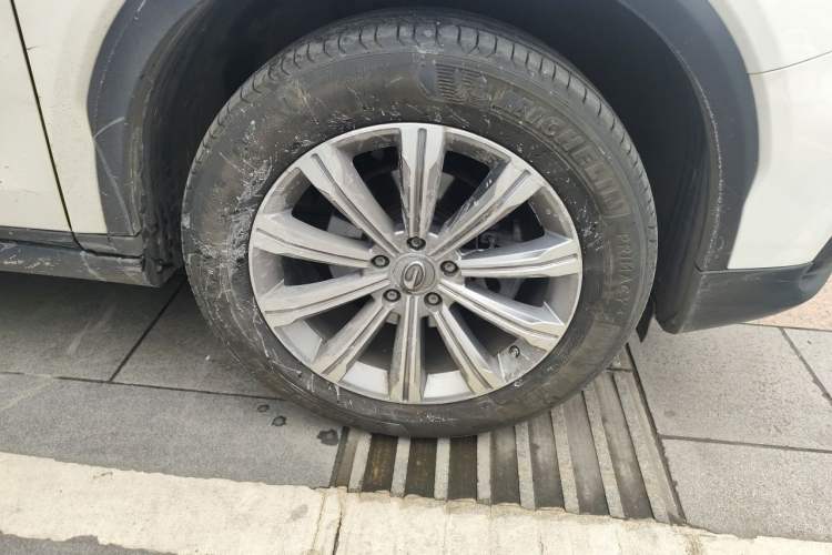 Used GAC Trumpchi GS8 2020 390T Four-Wheel Drive Luxury Smart Connect Edition (7 Seats) Right Front Wheel Hub