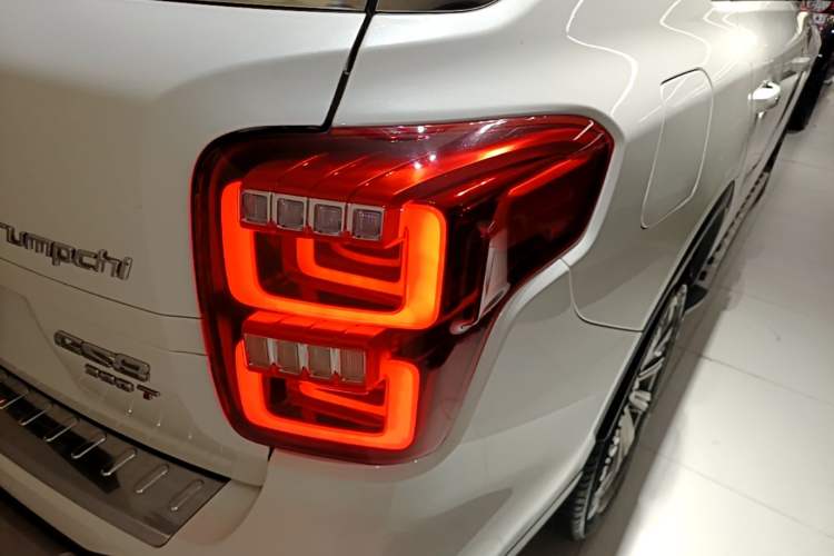 Used GAC Trumpchi GS8 2020 390T Two-Wheel Drive Luxury Smart Connectivity Version (7 Seats) Right Rear Taillight