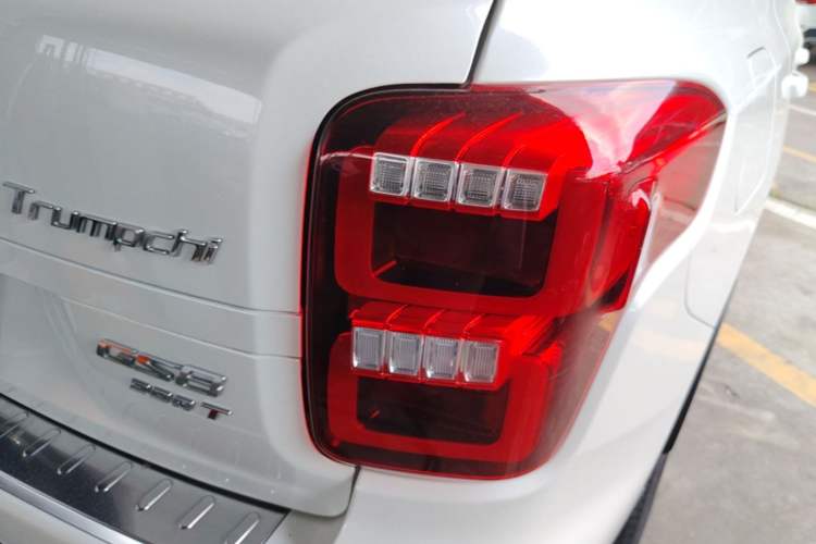 Used GAC Trumpchi GS8 2020 390T Two-Wheel Drive Luxury Smart Connectivity Commemorative Edition (7 Seats) Right Rear Taillight