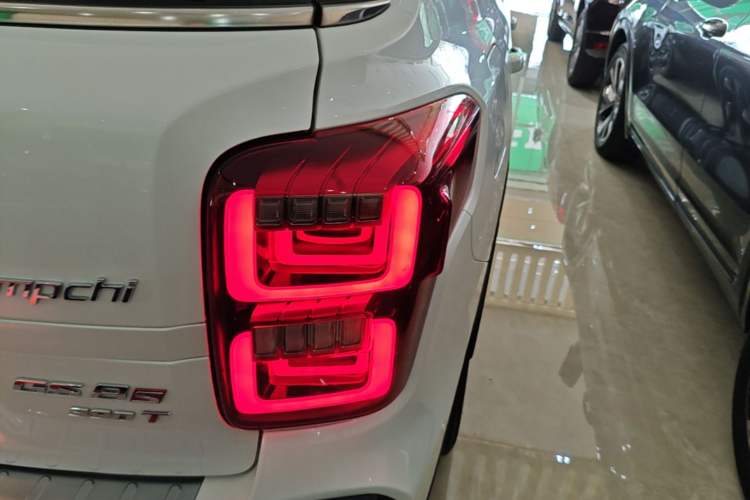 Used GAC Trumpchi GS8 2020 GS8S 390T Two-Wheel Drive Luxury Smart Connectivity Version Right Rear Taillight