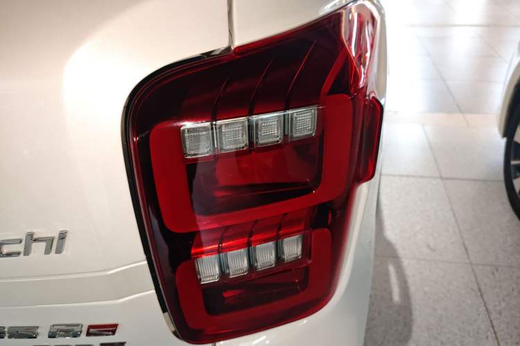 Used GAC Trumpchi GS8 2020 GS8S 390T Two-Wheel Drive Luxury Smart Connectivity Version Right Rear Taillight