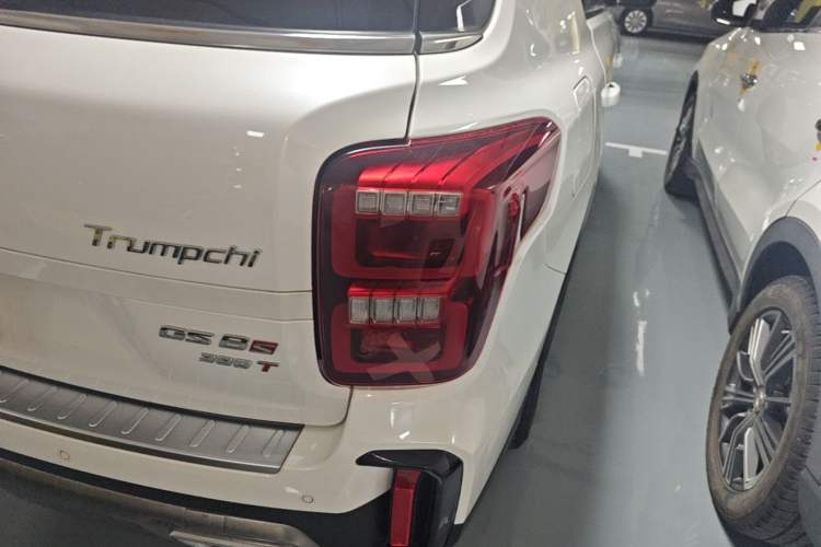 Used GAC Trumpchi GS8 2020 GS8S 390T Two-Wheel-Drive Luxury Edition Right Rear Taillight