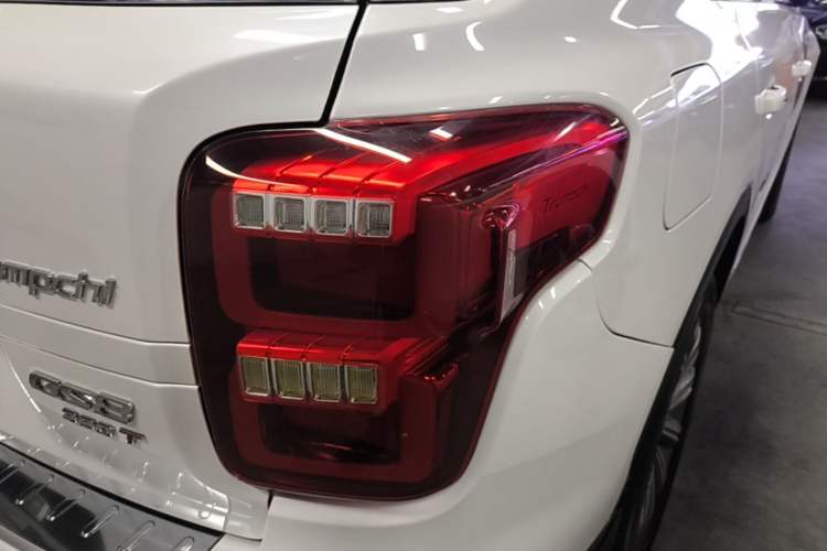 Used GAC Trumpchi GS8 2020 390T Two-Wheel Drive Luxury Smart Connectivity Version (7 Seats) Right Rear Taillight