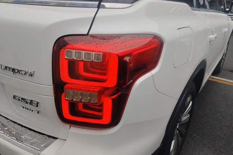 Used GAC Trumpchi GS8 2020 390T Two-Wheel Drive Luxury Smart Connectivity Version (7 Seats) Right Rear Taillight