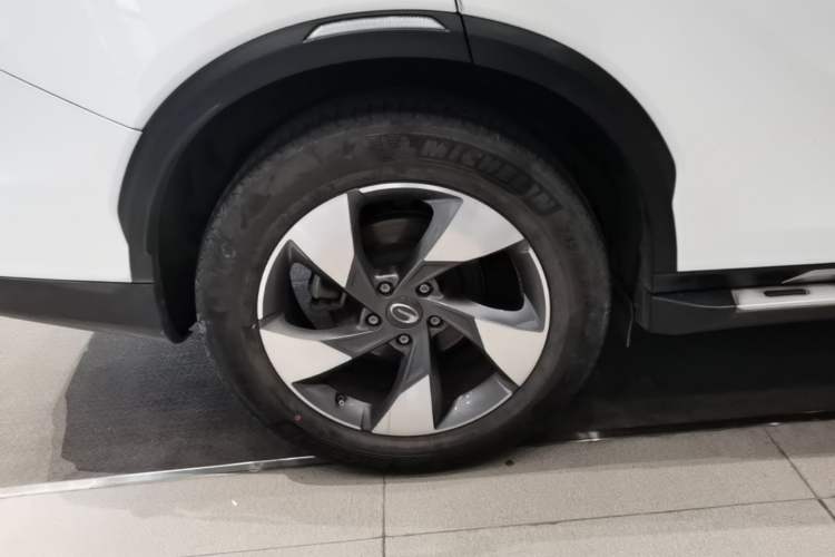 Used GAC Trumpchi GS8 2020 GS8S 390T Two-Wheel Drive Luxury Smart Connectivity Version Right Rear Wheel Hub
