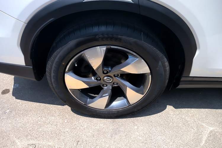 Used GAC Trumpchi GS8 2020 GS8S 390T Two-Wheel Drive Luxury Smart Connectivity Version Right Rear Wheel Hub