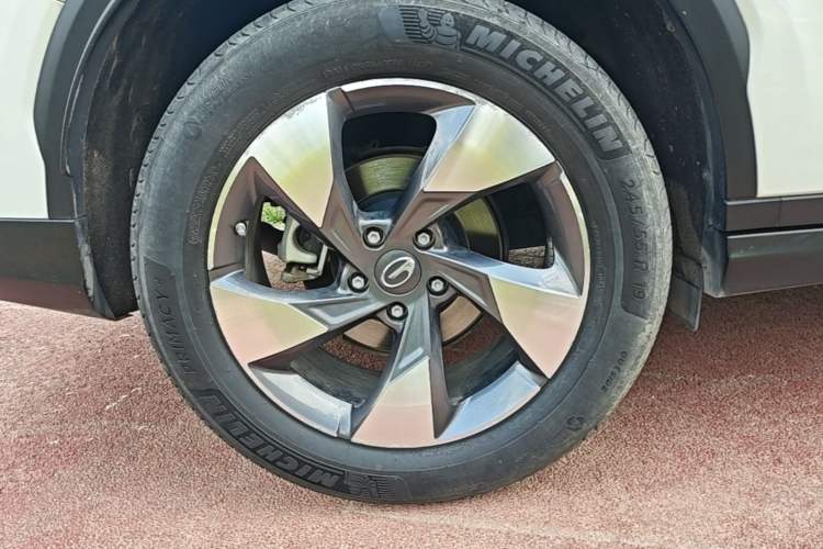 Used GAC Trumpchi GS8 2020 GS8S 390T Two-Wheel Drive Luxury Smart Connectivity Version Right Rear Wheel Hub