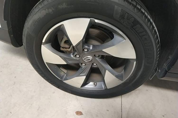 Used GAC Trumpchi GS8 2020 GS8S 390T Two-Wheel Drive Luxury Smart Connectivity Version Right Rear Wheel Hub