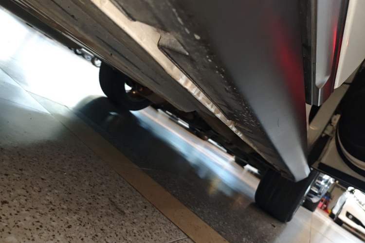 Used GAC Trumpchi GS8 2020 GS8S 390T Two-Wheel Drive Luxury Smart Connectivity Version Right Side Sill