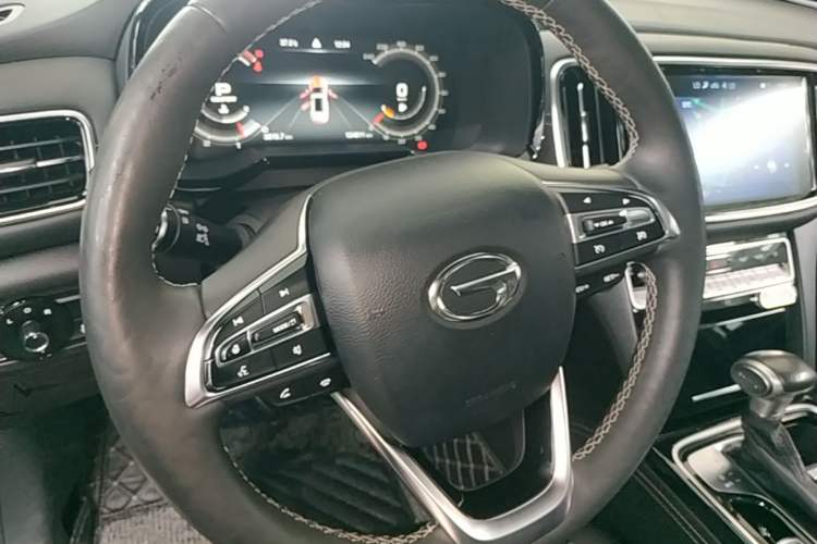 Used GAC Trumpchi GS8 2020 GS8S 390T Two-Wheel Drive Luxury Smart Connectivity Version Steering Wheel