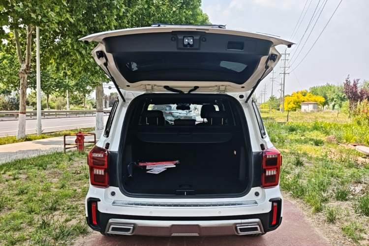 Used GAC Trumpchi GS8 2020 GS8S 390T Two-Wheel Drive Luxury Smart Connectivity Version Trunk