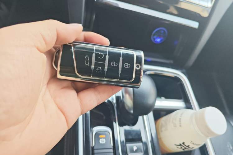 Used GAC Trumpchi GS8 2020 390T Two-Wheel Drive Luxury Smart Connectivity Version (7 Seats) Vehicle Key