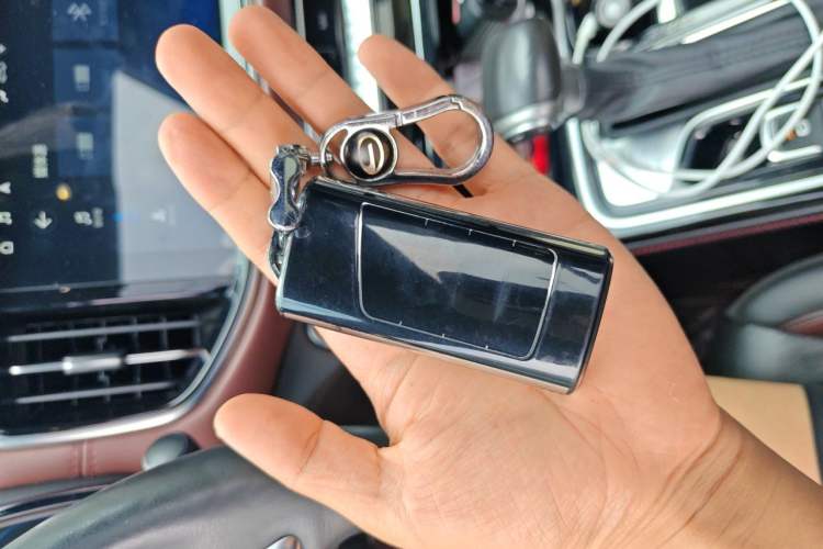 Used GAC Trumpchi GS8 2020 GS8S 390T Two-Wheel Drive Luxury Smart Connectivity Version Vehicle Key
