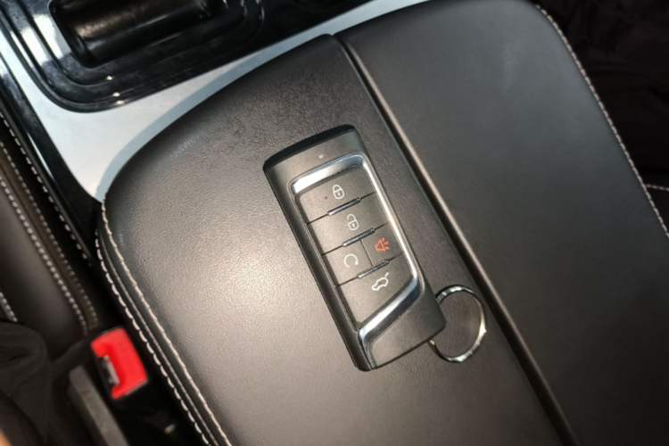 Used GAC Trumpchi GS8 2020 390T Two-Wheel Drive Luxury Smart Connectivity Version (7 Seats) Vehicle Key