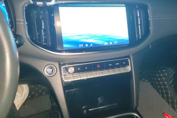 Used GAC Trumpchi GS8 2021 390T Two-Wheel Drive Luxury Smart Connect & Drive Edition (7 Seats) Audio And AC Panel