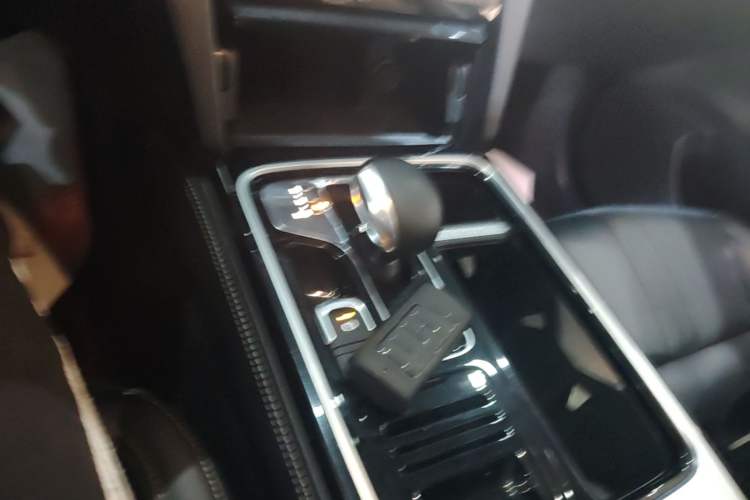 Used GAC Trumpchi GS8 2021 390T Two-Wheel-Drive Dark Knight Edition Gear Lever