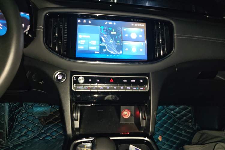 Used GAC Trumpchi GS8 2021 390T Two-Wheel Drive Luxury Smart Connect & Drive Edition (7 Seats) Audio And AC Panel