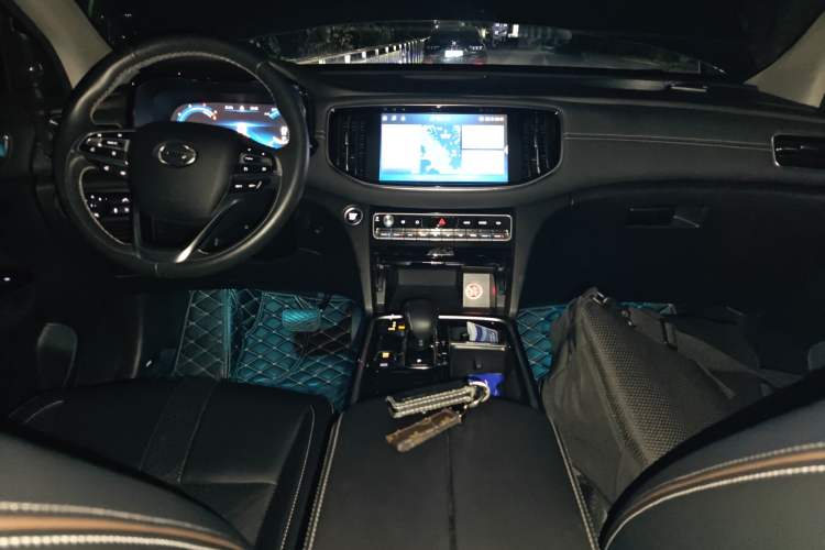 Used GAC Trumpchi GS8 2021 390T Two-Wheel Drive Luxury Smart Connect & Drive Edition (7 Seats) Center Console