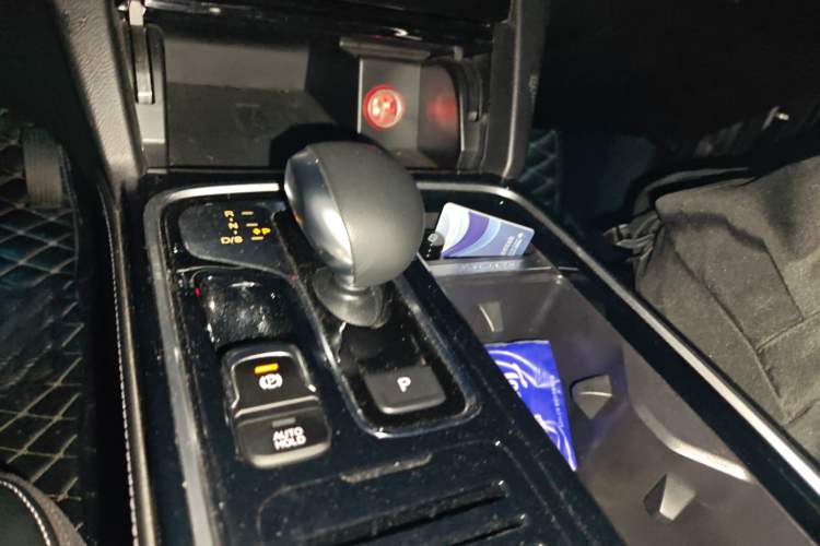 Used GAC Trumpchi GS8 2021 390T Two-Wheel Drive Luxury Smart Connect & Drive Edition (7 Seats) Gear Lever