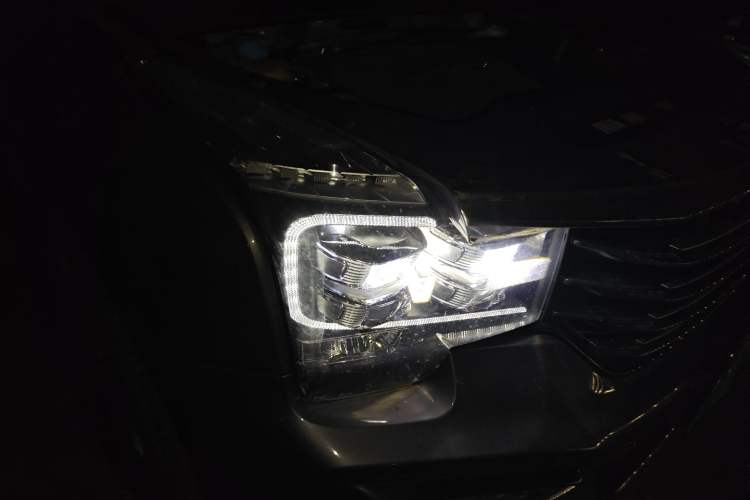 Used GAC Trumpchi GS8 2021 390T Two-Wheel Drive Luxury Smart Connect & Drive Edition (7 Seats) Right Front Headlight