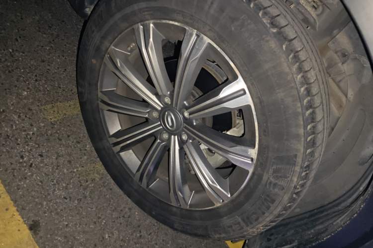 Used GAC Trumpchi GS8 2021 390T Two-Wheel Drive Luxury Smart Connect & Drive Edition (7 Seats) Right Front Wheel Hub