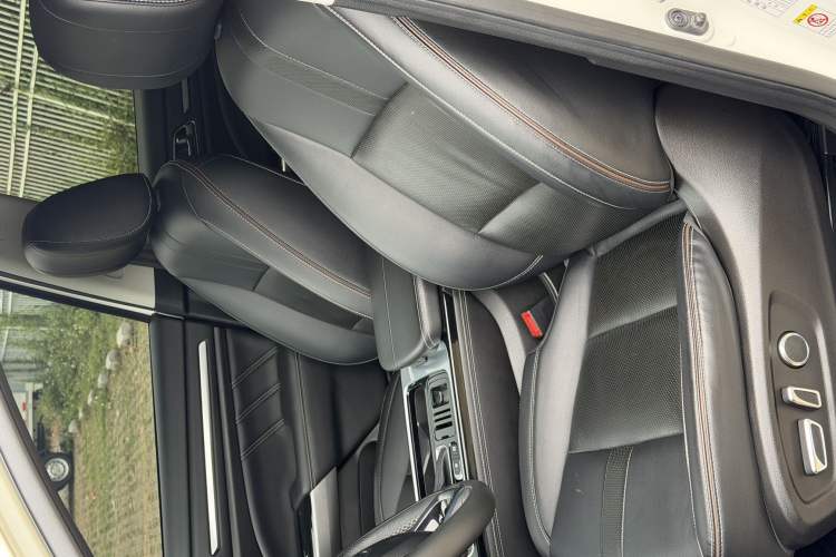 Used GAC Trumpchi GS8 2021 390T Two-Wheel Drive Luxury Smart Connect & Drive Edition (7 Seats) Interior 4