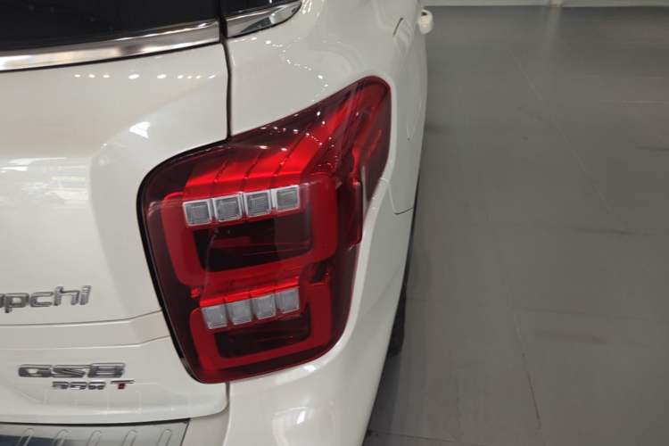 Used GAC Trumpchi GS8 2021 390T Two-Wheel Drive Luxury Smart Connect & Drive Edition (7 Seats) Right Rear Taillight