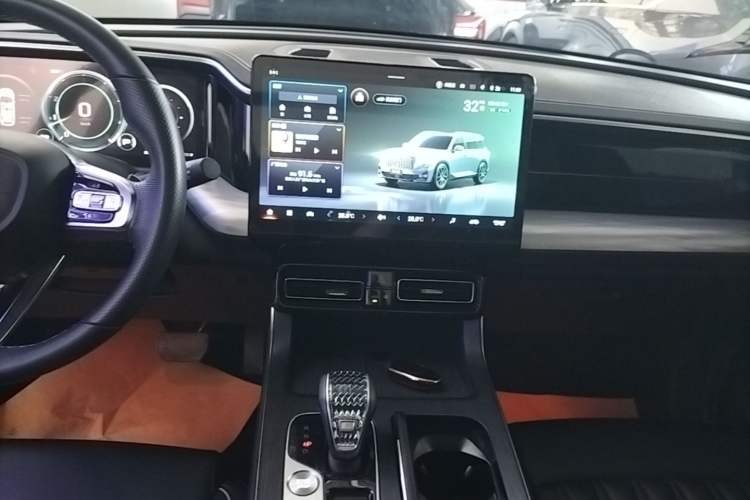Used GAC Trumpchi GS8 2022 Linghang Series 2.0 TGDI Two-Wheel Drive Luxury Smart Connectivity Version (6 Seats) Audio And AC Panel
