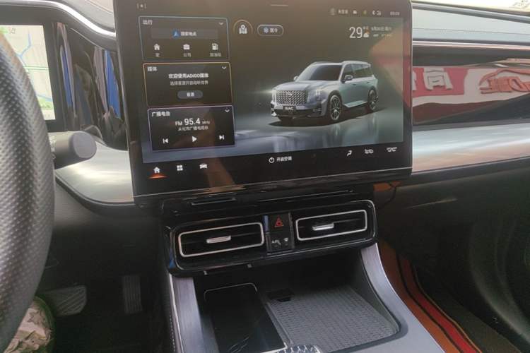 Used GAC Trumpchi GS8 2022 Flagship Series 2.0 TGDI Two-Wheel-Drive Prestige Edition (7 Seats) Audio And AC Panel