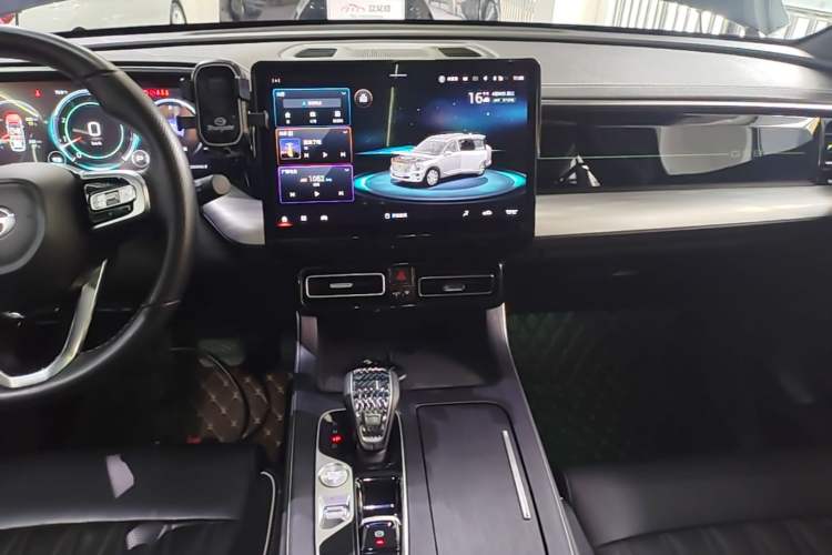 Used GAC Trumpchi GS8 2022 Linghang Series 2.0 TGDI Two-Wheel-Drive Luxury Smart Connectivity Version (7 Seats) Audio And AC Panel