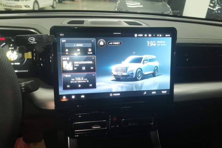 Used GAC Trumpchi GS8 2022 Linghang Series 2.0 TGDI Two-Wheel-Drive Luxury Smart Connectivity Version (7 Seats) Audio And AC Panel