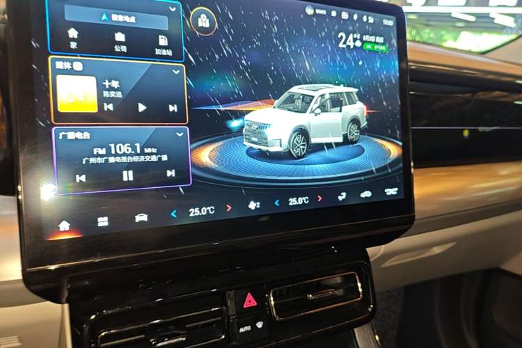 Used GAC Trumpchi GS8 2022 Double-Energy Series 2.0TM Two-Wheel Drive Prestige Edition (6 Seats) Audio And AC Panel