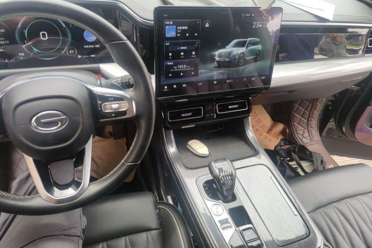 Used GAC Trumpchi GS8 2022 Linghang Series 2.0 TGDI Two-Wheel-Drive Luxury Smart Connectivity Version (7 Seats) Audio And AC Panel