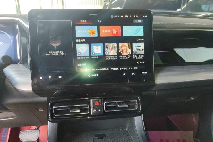 Used GAC Trumpchi GS8 2022 Linghang Series 2.0 TGDI Two-Wheel-Drive Luxury Smart Connectivity Version (7 Seats) Audio And AC Panel
