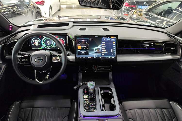 Used GAC Trumpchi GS8 2022 Dual-Engine Series 2.0TM Two-Wheel Drive Prestige Edition (7 Seats) Audio And AC Panel