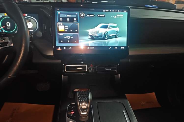 Used GAC Trumpchi GS8 2022 Linghang Series 2.0 TGDI Two-Wheel-Drive Luxury Smart Connectivity Version (7 Seats) Audio And AC Panel
