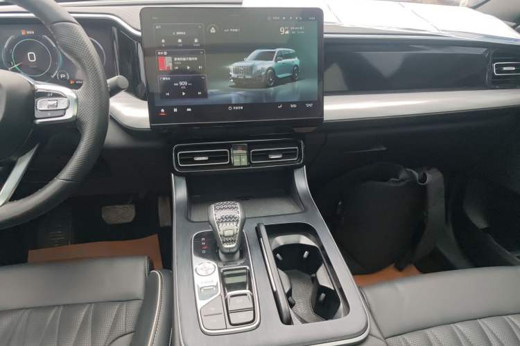 Used GAC Trumpchi GS8 2022 Flagship Series 2.0 TGDI Two-Wheel-Drive Prestige Edition (7 Seats) Audio And AC Panel
