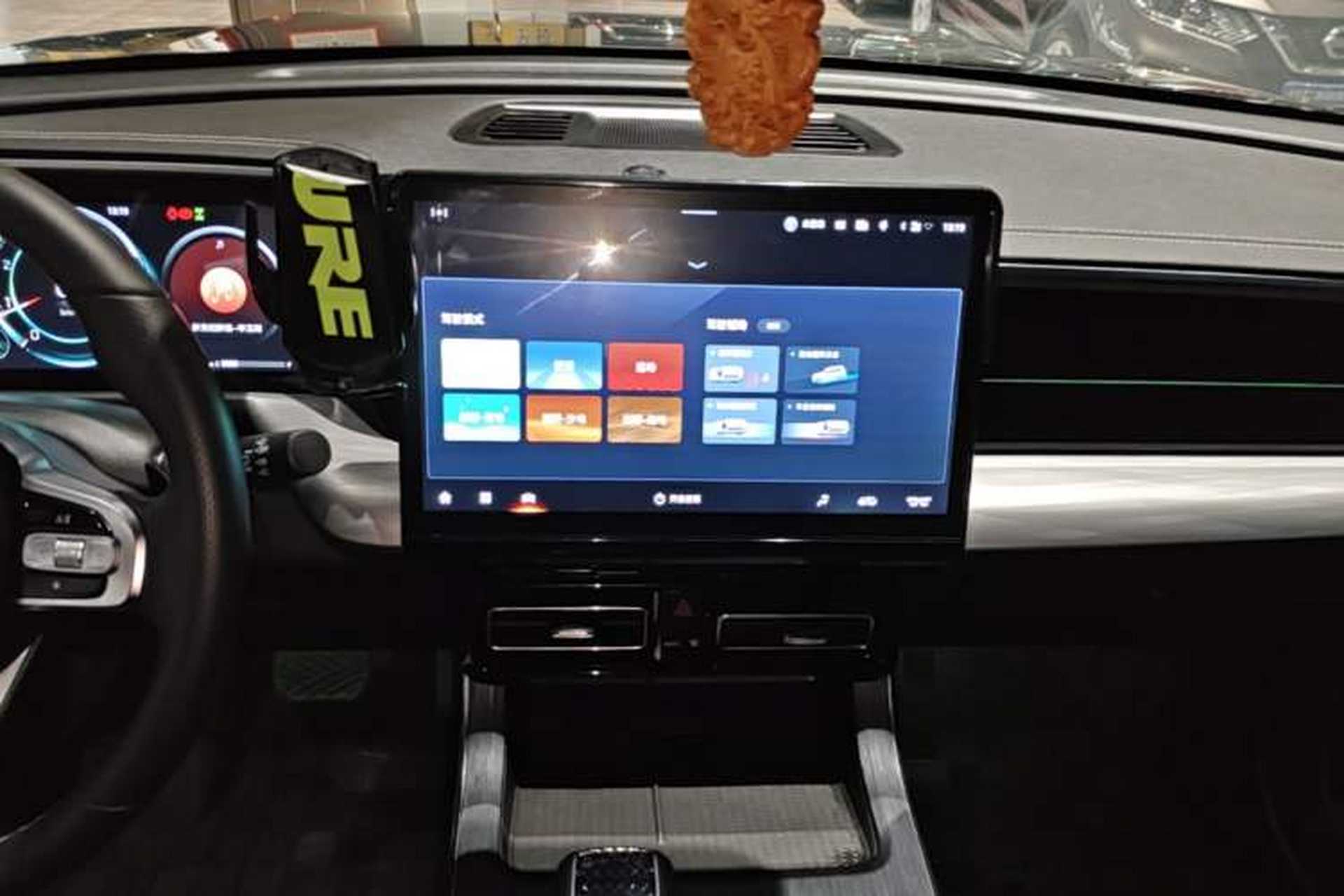 Used GAC Trumpchi GS8 2022 Flagship Series 2.0 TGDI Four-Wheel Drive Luxury Smart Connectivity Version (7 Seats) Audio And AC Panel