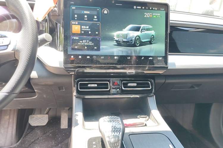 Used GAC Trumpchi GS8 2022 Linghang Series 2.0 TGDI Two-Wheel-Drive Luxury Smart Connectivity Version (7 Seats) Audio And AC Panel
