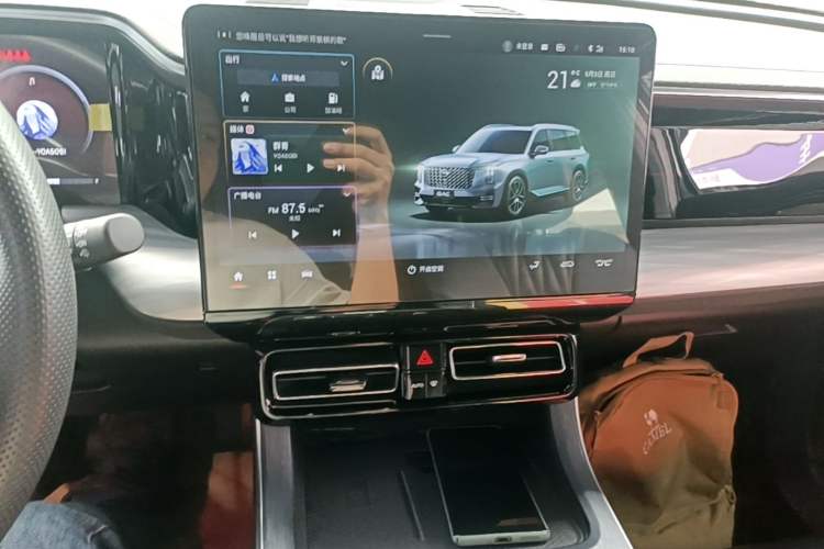 Used GAC Trumpchi GS8 2022 Linghang Series 2.0 TGDI Two-Wheel-Drive Luxury Smart Connectivity Version (7 Seats) Audio And AC Panel