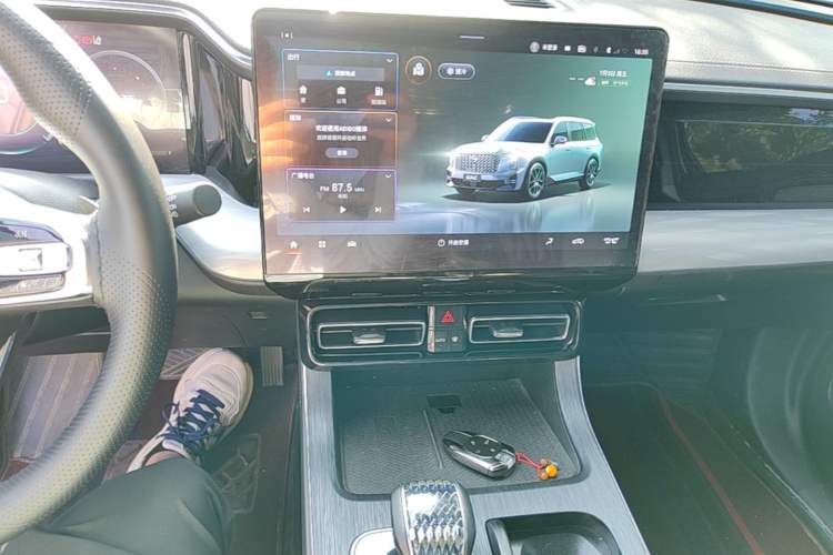 Used GAC Trumpchi GS8 2022 Linghang Series 2.0 TGDI Two-Wheel-Drive Luxury Smart Connectivity Version (7 Seats) Audio And AC Panel