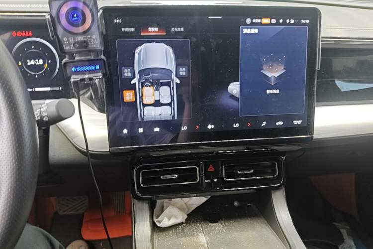 Used GAC Trumpchi GS8 2022 Dual-Engine Series 2.0TM Two-Wheel Drive Prestige Edition (7 Seats) Audio And AC Panel