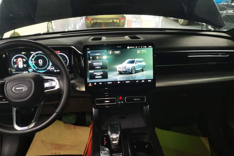 Used GAC Trumpchi GS8 2022 Linghang Series 2.0 TGDI Two-Wheel-Drive Luxury Smart Connectivity Version (7 Seats) Audio And AC Panel